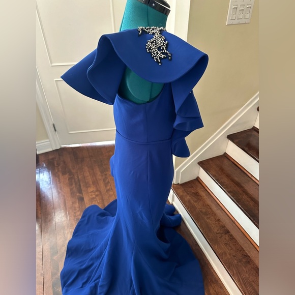 Designer dress, only worn once! Excellent condition. - Picture 4 of 6